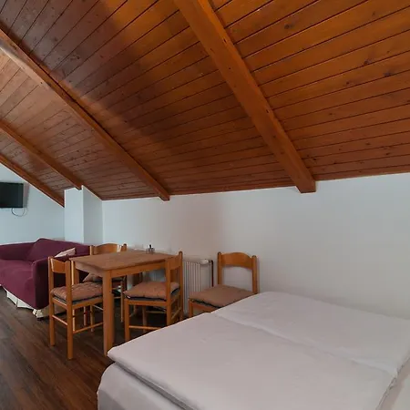 Larsen Apartment *