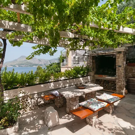 Larsen Apartman Omiš