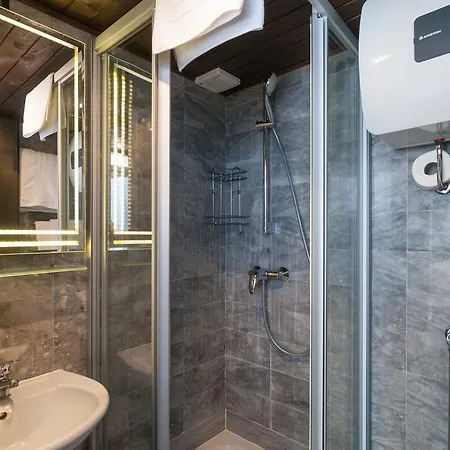 Apartment Larsen Omis